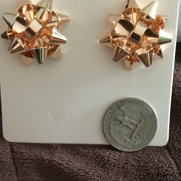 Gold Bow Flower Stud Pierced Earrings - Picture 4 of 4